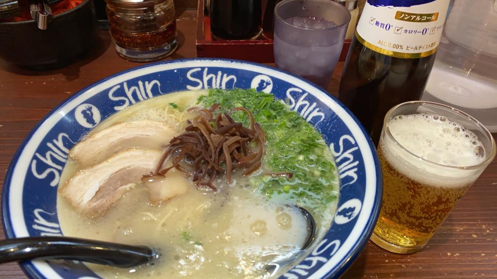 博多らーめんシンシンの豚骨ラーメン_[f2]